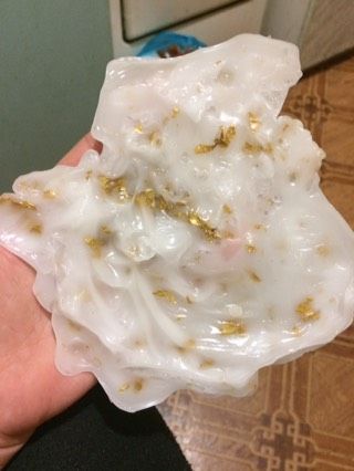 Девочки гадала на воске)