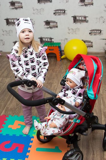 Обновки для дочки и ее кукол...