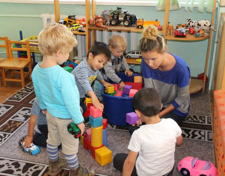 Реутов вакансия: Требуется помощник воспитателя в частный детский сад